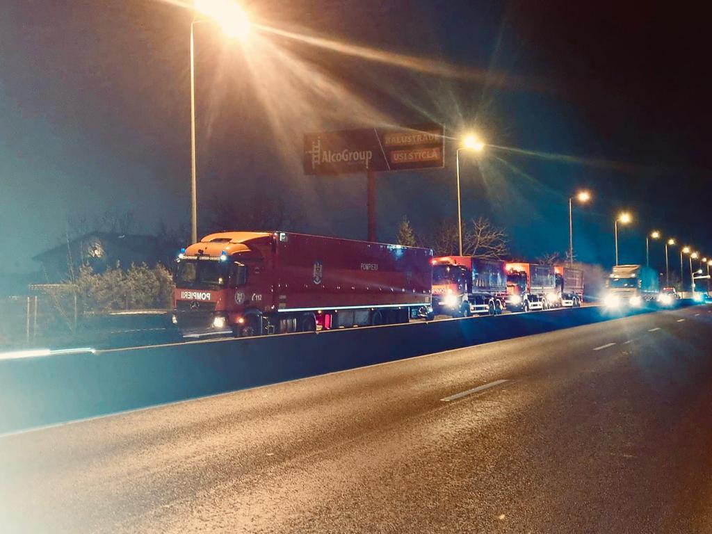 GuvernulRo's tweet photo. The first shipment of humanitarian aid collected through Romania’s campaign 🇷🇴"Ukraine - Together we help more" is heading for Siret. Solidarity with #Ukraine🇺🇦 https://t.co/WXTyA9wQBz