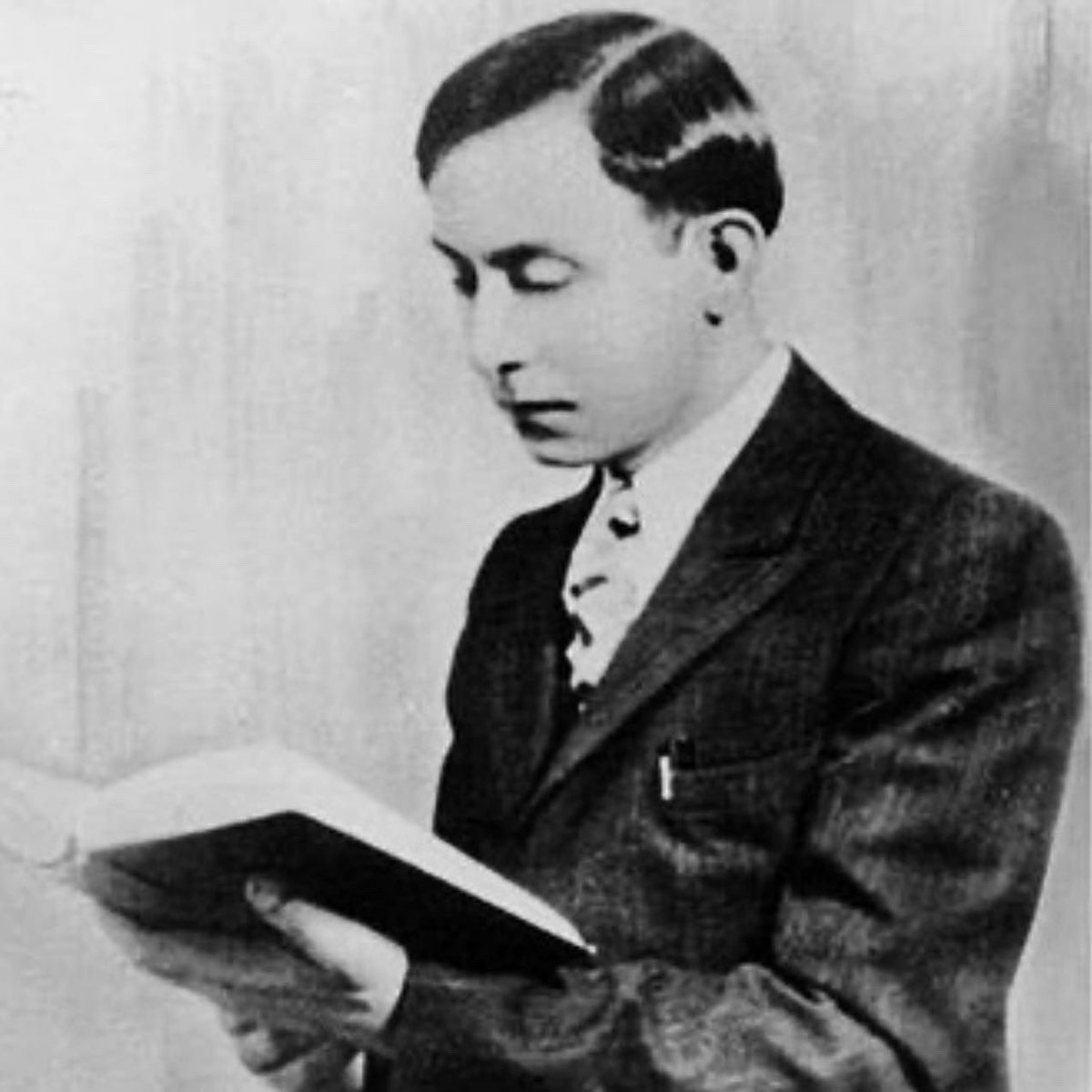 MosqueFlow's tweet image. Happy Birthday Saviour!!! @LouisFarrakhan #SavioursDay #SwanSong