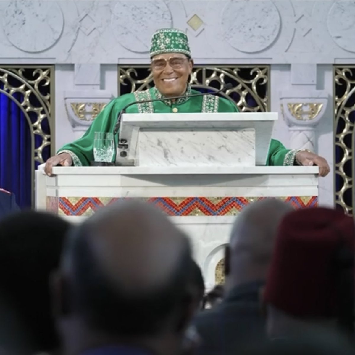 MosqueFlow's tweet image. Happy Birthday Saviour!!! @LouisFarrakhan #SavioursDay #SwanSong