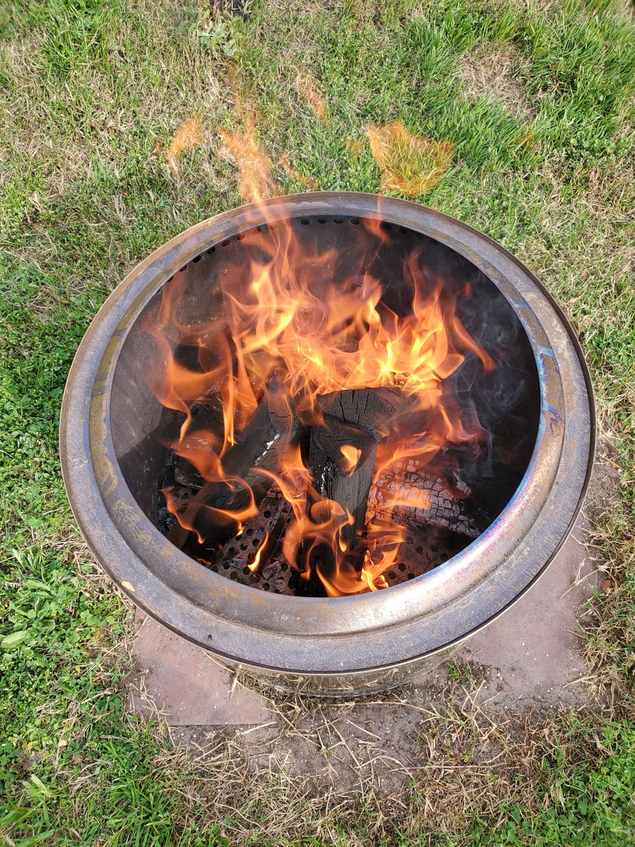 Rich_McCrary's tweet photo. Sure, it's 80 degrees and sunny... but still felt like I needed some #firepittherapy this afternoon. Noles baseball on the radio and staring into the @SoloStove https://t.co/C4FN37xr52