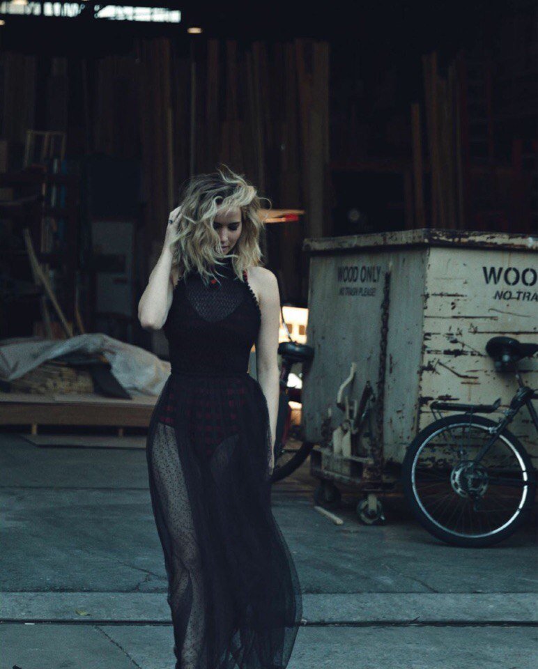 JenLawrence_BR's tweet photo. Jennifer Lawrence para Harper's Bazaar Singapore (2018) https://t.co/WTTcKmNsNq