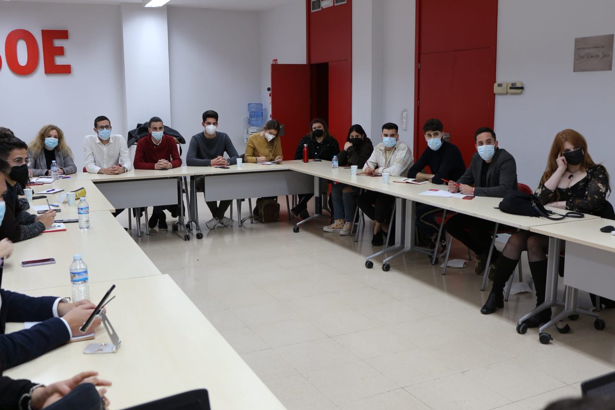 jsrmurcia's tweet photo. 😍 La nueva CER ha mantenido su primera reunión donde se han marcado las líneas de trabajo a seguir.
✊ Empezamos esta nueva etapa con ilusión y con el objetivo de conseguir una Región más justa y con futuro, donde la #GeneraciónPresente no quede en el olvido. https://t.co/T794YvhI39
