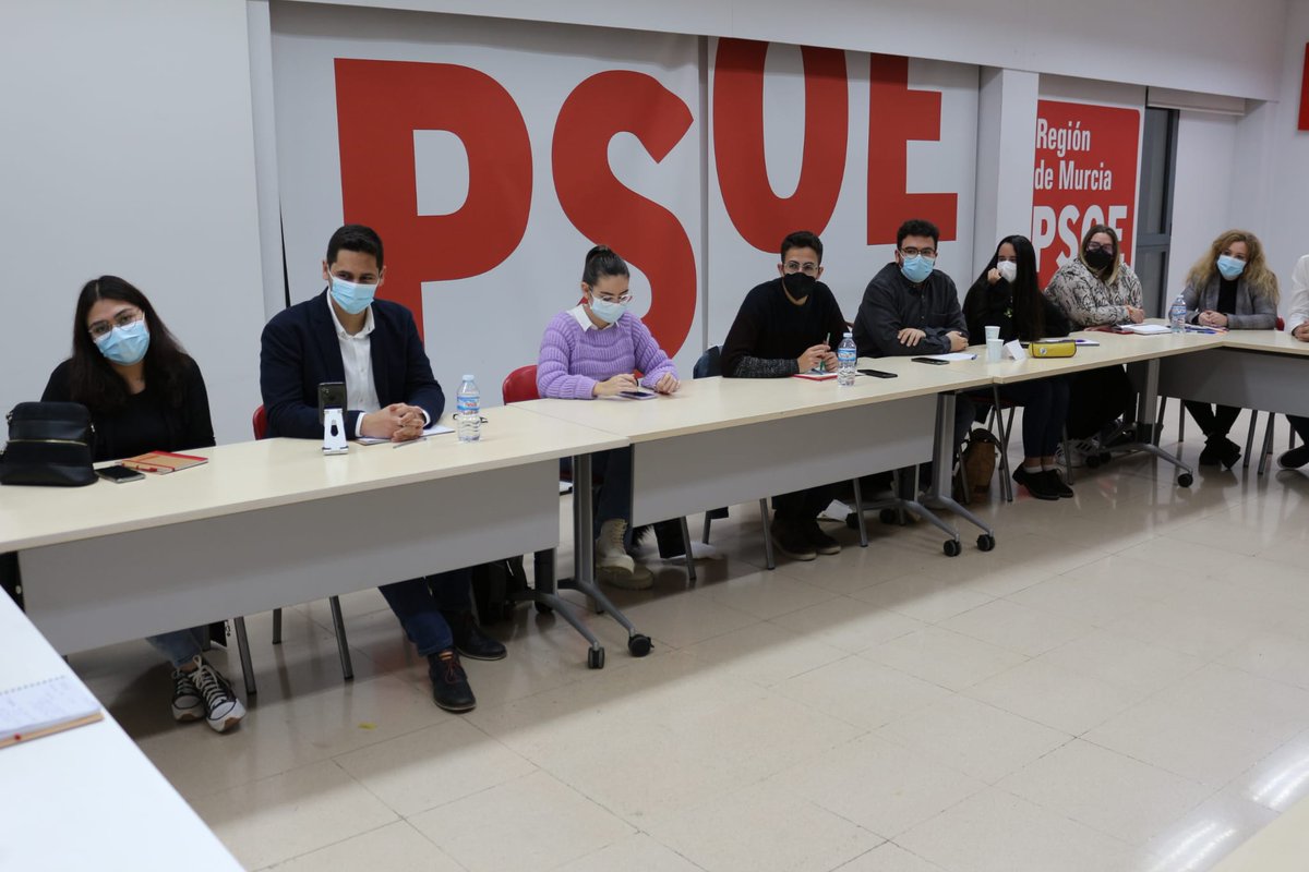 jsrmurcia's tweet photo. 😍 La nueva CER ha mantenido su primera reunión donde se han marcado las líneas de trabajo a seguir.
✊ Empezamos esta nueva etapa con ilusión y con el objetivo de conseguir una Región más justa y con futuro, donde la #GeneraciónPresente no quede en el olvido. https://t.co/T794YvhI39