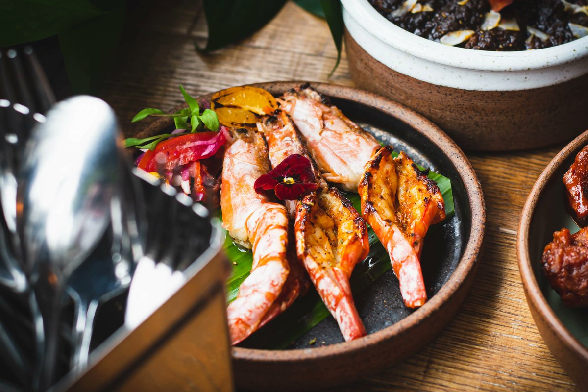 Take a trip to the coasts of Sri Lanka 😍🦐

Sutta Era - Deliciously juicy grilled tiger prawns, dressed in star anise, fennel and peppercorns! What's not to love? 🙌