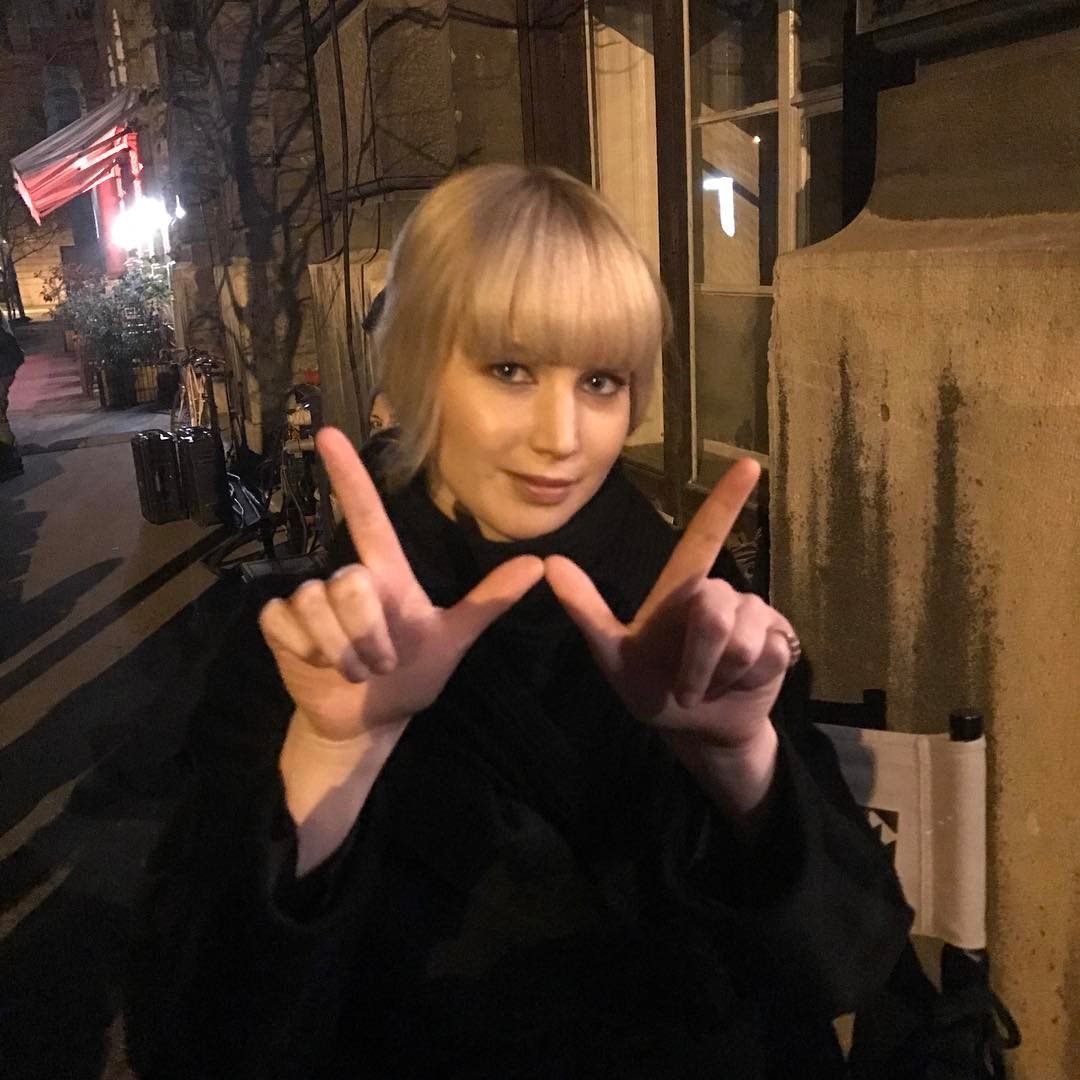 JenLawrence_BR's tweet photo. Jennifer Lawrence nos bastidores de "Operação Red Sparrow" (2018) https://t.co/HGOEUZMMXS
