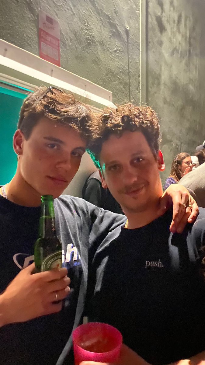 🔊 Seguim fent entrevistes a joves, i demà a les 12h entrevistarem a uns pollencins i poblers que han iniciat un nou projecte. Joves emprenedors que van tenir una idea: la de crear una 'skateshop', una tenda de roba d'skate, Push Skateboarding. 

🛹 Amb <a href="/GrahamGold8/">GrahamGold</a> i <a href="/ion4jaws/">Adrià</a>.