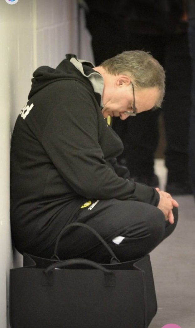 ArtfulDodger59's tweet photo. #ThankYouMarcelo #ElDios #ElLoco #bielsaforever There is no coach who has more passion for football. He gave everything for us, loved the city, the fans, the players #lufc were privileged to have him #NewallsOldBoys &amp; #LeedsUnited https://t.co/LmKthotCgf