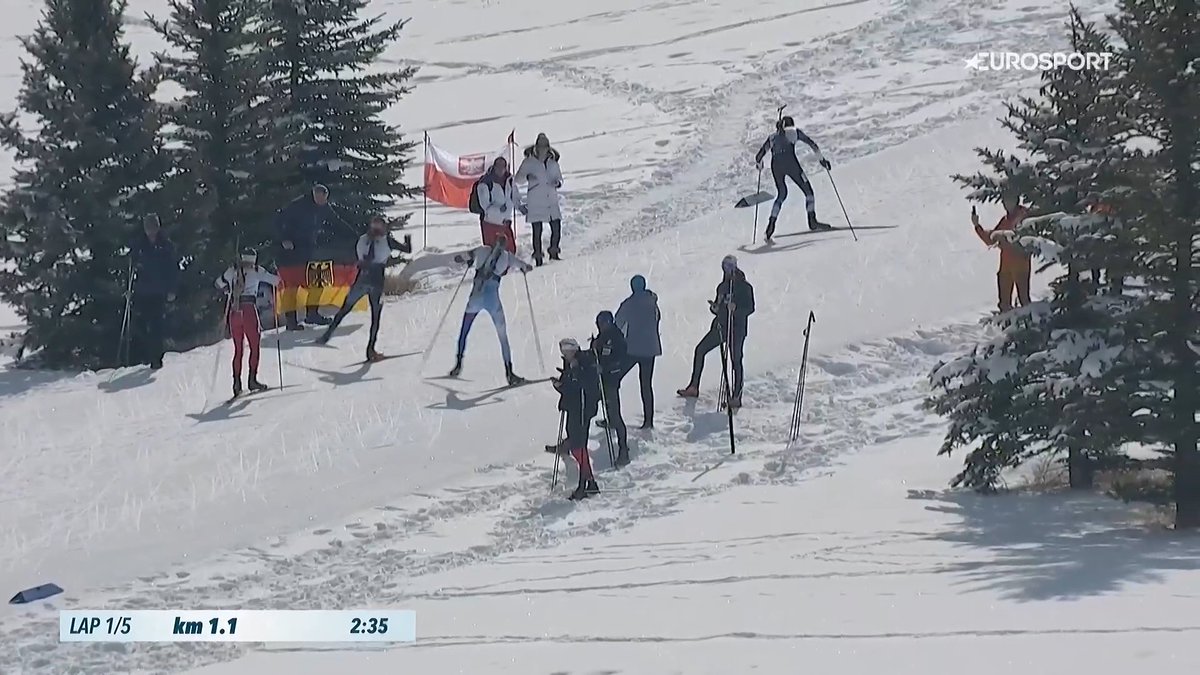 seba_krystek's tweet photo. Przy trasie można było też dojrzeć Halinę Pitoń, trzykrotną olimpijkę, pierwszą mistrzynię Europy w biathlonie, a prywatnie małżonkę Wojciecha Kozuba. Oboje od 20 lat mieszkają w USA. Polska flaga widoczna podczas transmisji dzisiejszych biegów to ich sprawka. #BiathlonPL https://t.co/4ANjF2dxv1