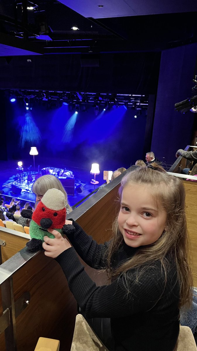 SThom0306's tweet photo. Nancy and Mr Urdd enjoying @BronwenLewis_  hoping she sings Ysgol Tyle’r Ynn 😬 #joio https://t.co/fvj3iJpD83