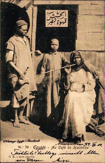 ها تحششي اي يا حجه 🥺هات معسل السلوم 😂😂😂