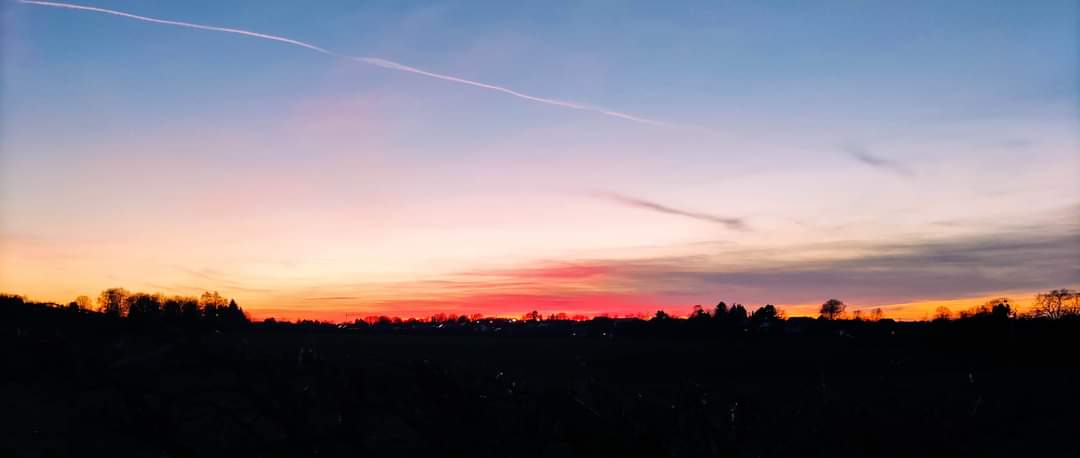 EmilieMontreal's tweet photo. Ciel, cette #Famenne 💜
#sunset over #Wallonia 🇧🇪
📍Waha en province de Luxembourg https://t.co/RHKN4vR8sK