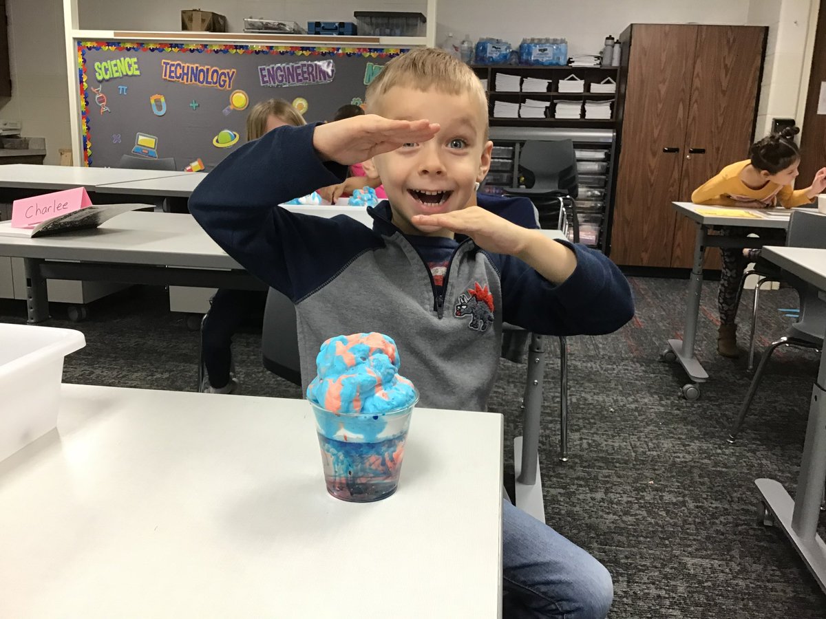 sparrow1239's tweet photo. Making it rain with raincloud simulations at Battell and Twin Branch Elementary Schools. #MishawakaWay #PAEMST #scmstem https://t.co/m3ooXspPxl