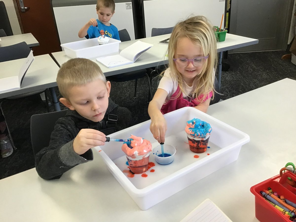 sparrow1239's tweet photo. Making it rain with raincloud simulations at Battell and Twin Branch Elementary Schools. #MishawakaWay #PAEMST #scmstem https://t.co/m3ooXspPxl