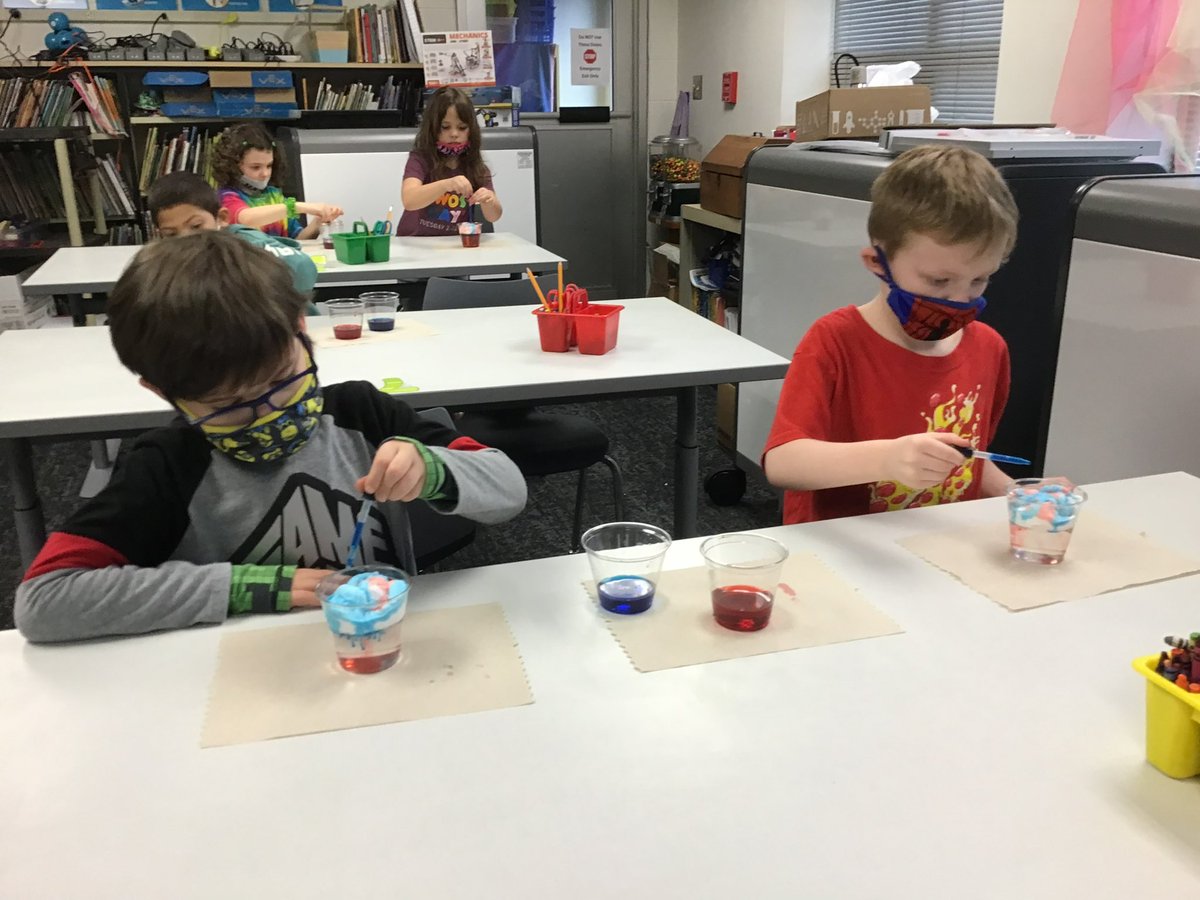 sparrow1239's tweet photo. Making it rain with raincloud simulations at Battell and Twin Branch Elementary Schools. #MishawakaWay #PAEMST #scmstem https://t.co/m3ooXspPxl
