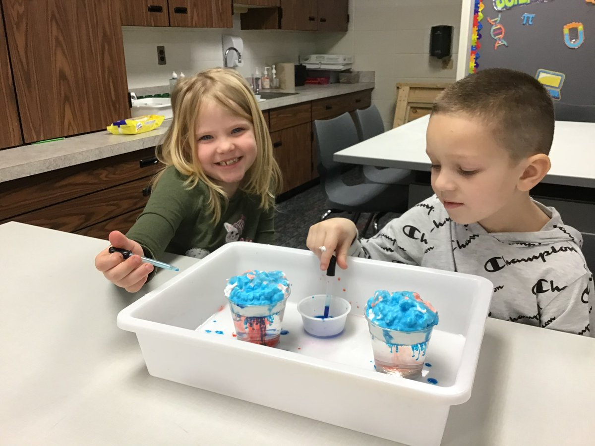 sparrow1239's tweet photo. Making it rain with raincloud simulations at Battell and Twin Branch Elementary Schools. #MishawakaWay #PAEMST #scmstem https://t.co/m3ooXspPxl