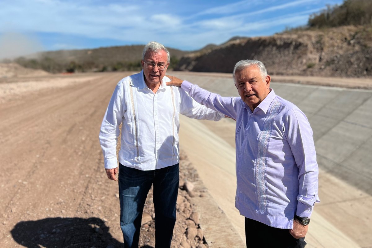 lopezobrador_'s tweet photo. En supervisión de canales de riego en Siqueros y en la Presa Santa María, Sinaloa. Territorio, no escritorio. https://t.co/pcCIrB50ua