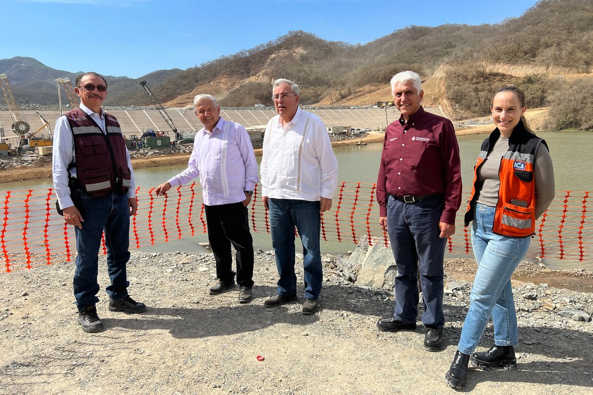 lopezobrador_'s tweet photo. En supervisión de canales de riego en Siqueros y en la Presa Santa María, Sinaloa. Territorio, no escritorio. https://t.co/pcCIrB50ua