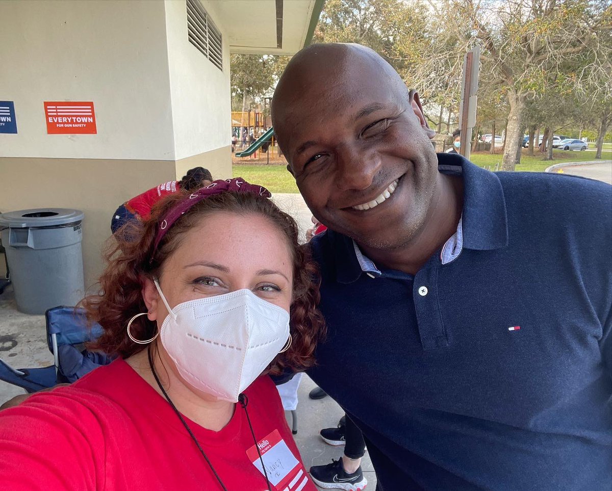 nancyfryfl's tweet photo. …to tell us about their work (see the picture with the QR codes to learn more). #floridadayofaction #MomsAreEverywhere #endshootfirst #FlaPol (2 of 2) https://t.co/5MH2m0iiK5
