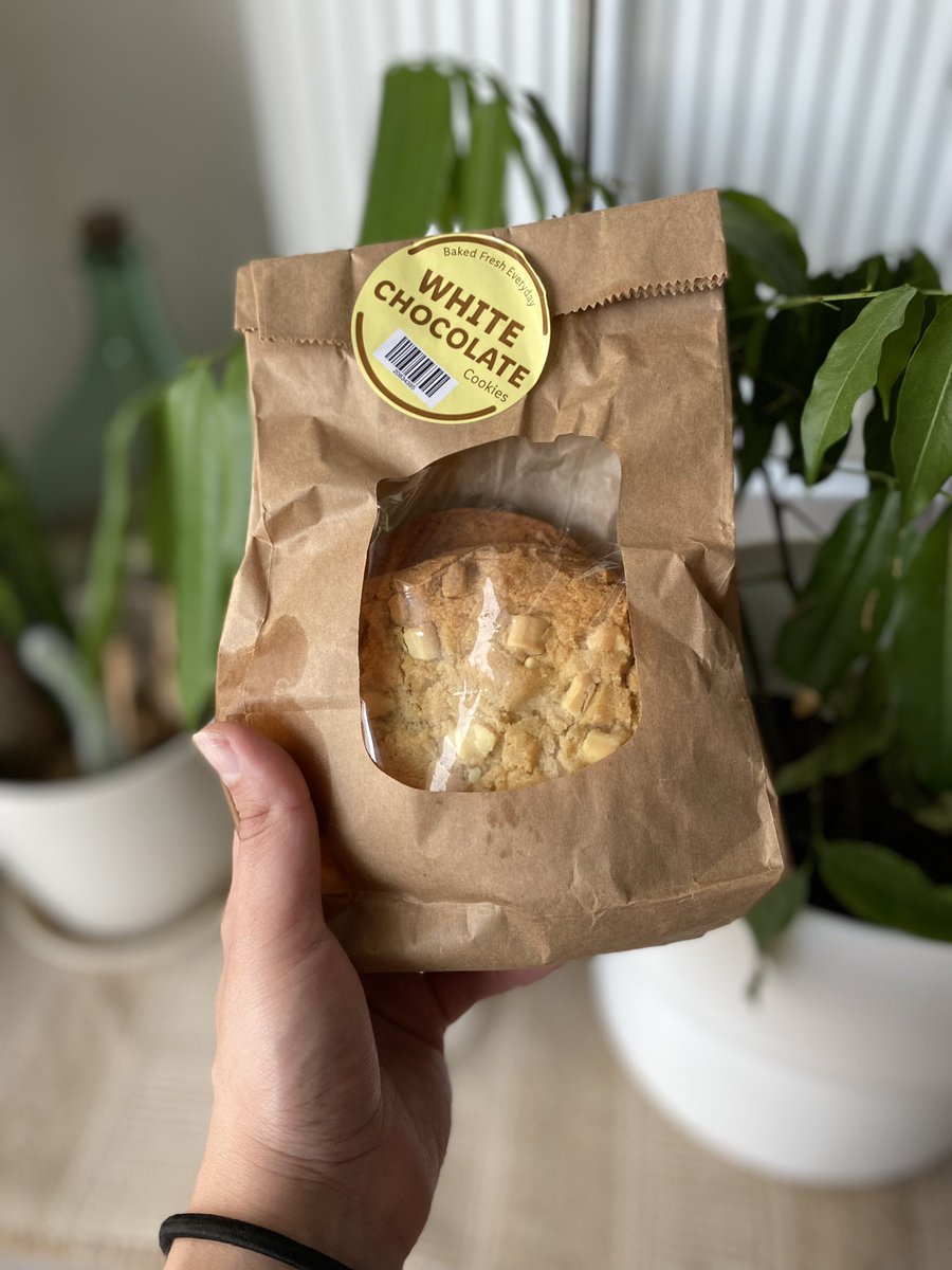 agy_bright's tweet photo. @lidlfrance à quand la commercialisation de ces délicieux cookies dans le rayon boulangerie comme ces White Cookie au Lidl en Irlande 🇮🇪 ? 🤪 So Tasty ! Sinon ça coûtera cher en billet d’avion pour les exporter hihi ! #cookie #lidl #homemade https://t.co/l7calM3nkK