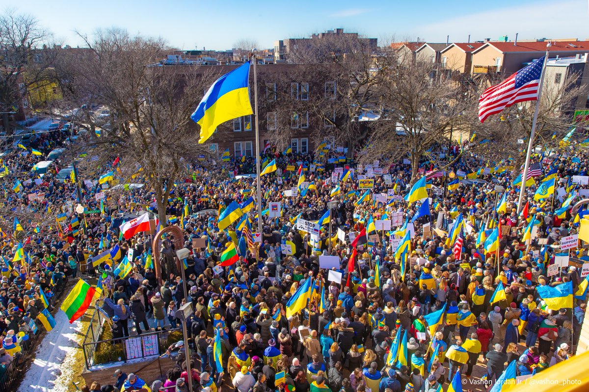 vashon_photo's tweet image. Chicago today, rallying for solidarity, peace, and support in Ukraine. 🇺🇦 #UkrainianVillage