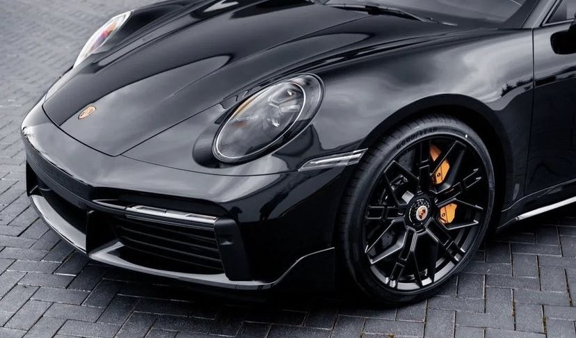 LuxuryCars365's tweet photo. Porsche 911 Turbo S ♠️ https://t.co/RA6bOFHsF2