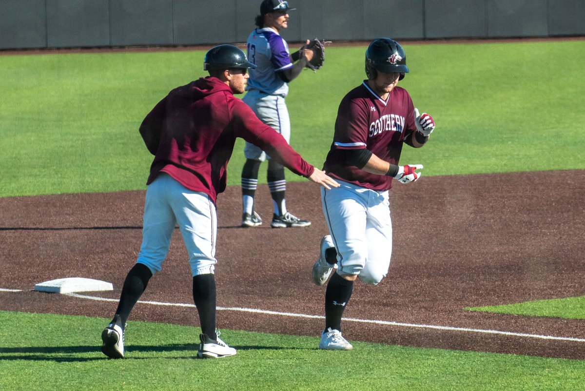 To the 🌕

Zack Jensen jacks a no doubter to give us the lead in the bottom of the fourth.

E4 | SIU 2, UCA 1