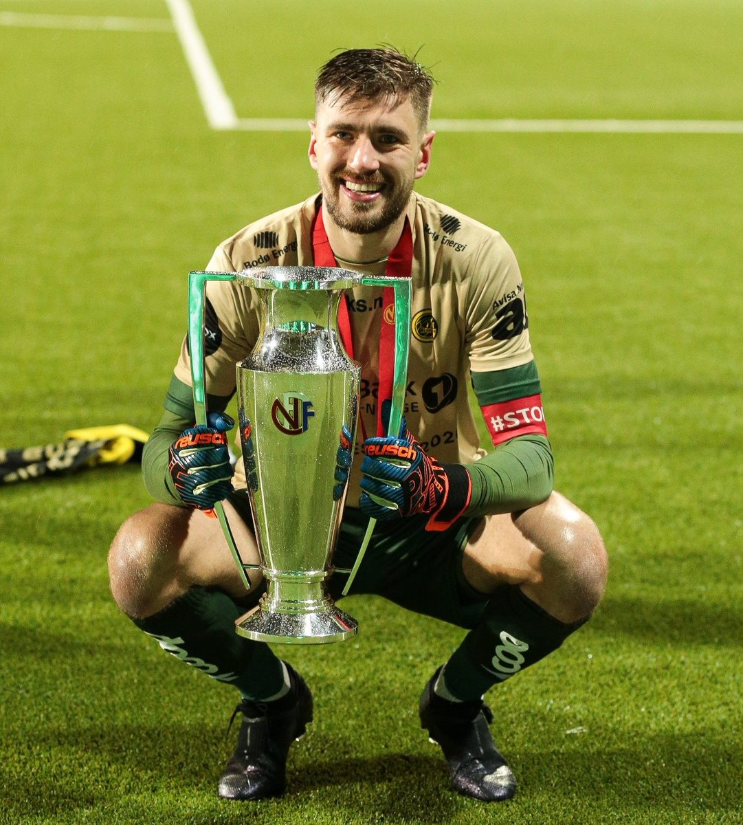 SzelegaMaciek's tweet photo. Rosyjski bramkarz Bodø/Glimt - Nikita Haikin wspiera akcje UNICEFu na rzecz ukraińskich dzieci.
Warto dodać, że nie jest to jego pierwszy odważny gest. Wcześniej wyraził między innymi poparcie dla Aleksieja Nawalnego.
Gigantyczny szacunek. 👏⚽ https://t.co/DvqXx0leMM