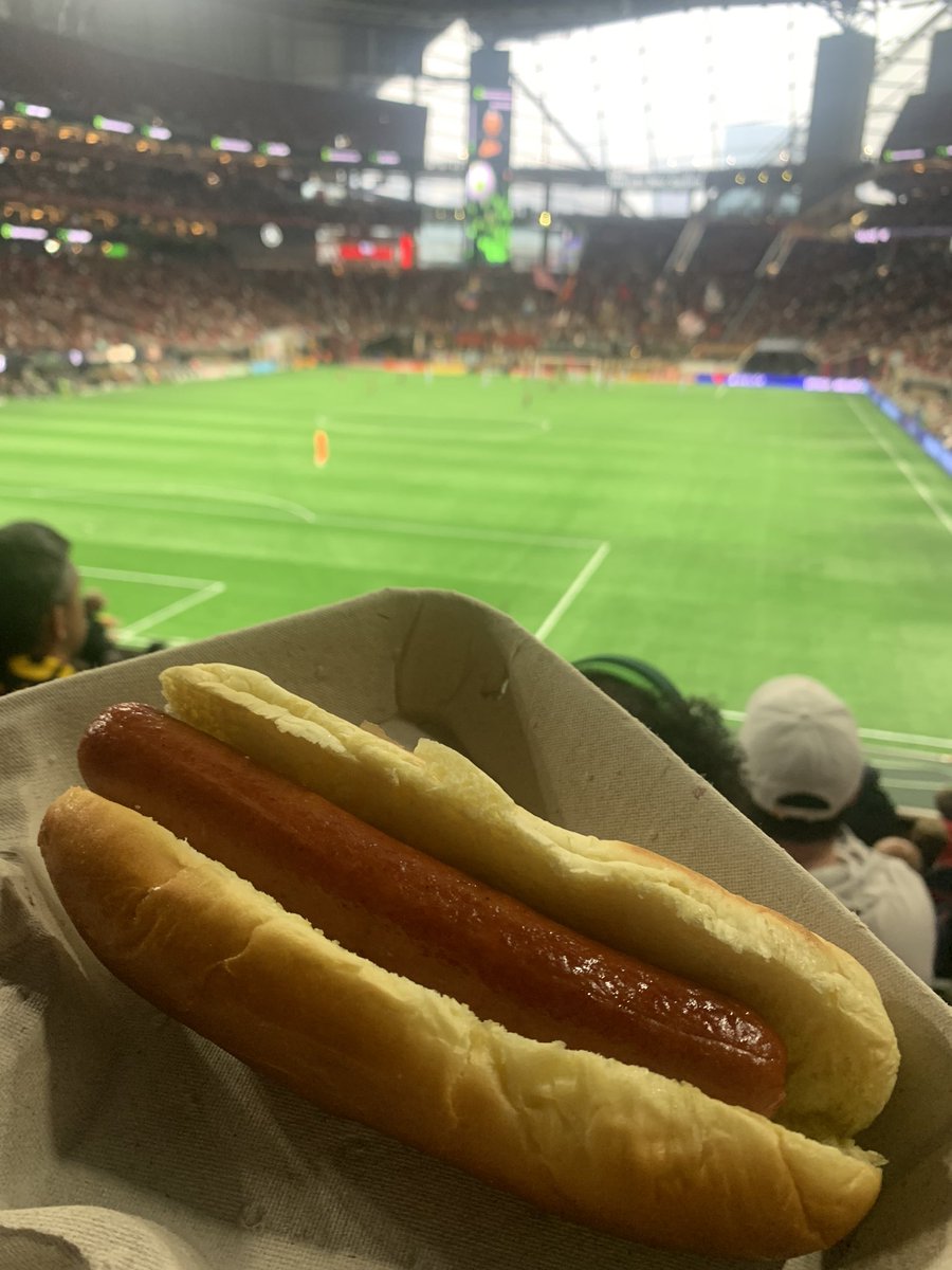 DeBoerMustGo's tweet photo. @FootyScran Hot dog at Atlanta United match. (@ATLUTD) 🇺🇸 

💵 $12.50 (£9.32) https://t.co/Cakwi39CkP