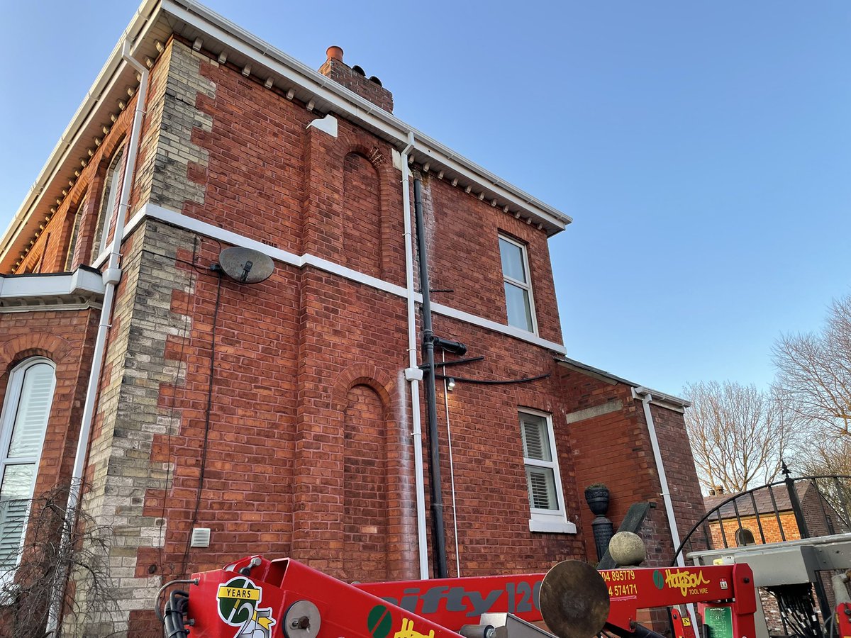 Jwfascias's tweet photo. @NiftyliftWorld Niftylift120 great bit of kit! Job would have been impossible without this and it’s so much more cost effective than scaffolding https://t.co/uQFAcvwn1F