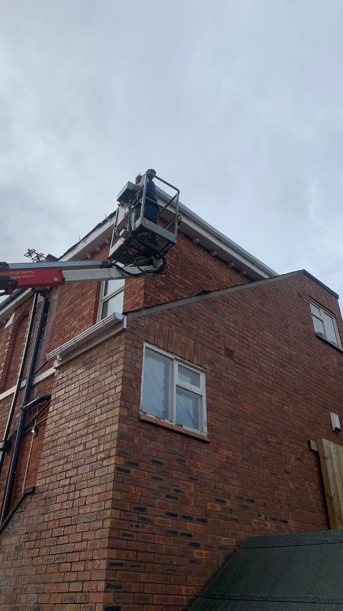 Jwfascias's tweet photo. @NiftyliftWorld Niftylift120 great bit of kit! Job would have been impossible without this and it’s so much more cost effective than scaffolding https://t.co/uQFAcvwn1F