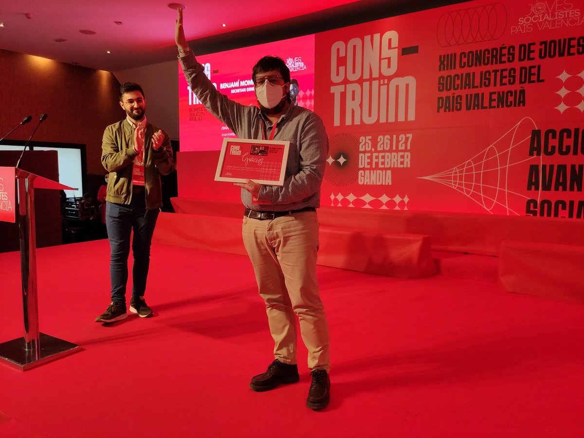 Gràcies <a href="/adrian_gandia/">Adrian vila flores</a> per fer possible aquest XIIIé Congrés a Gandia. 

Agraït de per vida, amic i company, i enhorabona per ser triat President de <a href="/JoveSocialistes/">Joves Socialistes ⚡</a>  en reconeixement a tota la teua trajectòria

💪🏻 Un plaer compartir tot aquest temps i el que vinga per davant!