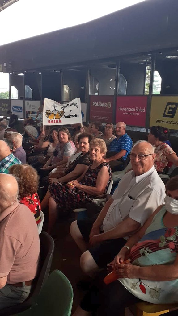 muniSaira's tweet photo. Acompañamos al Centro de Jubilados y Pensionados de #SairaCba al Festival del #AdultoMayor en #VillaMaría, ayer. https://t.co/9v7Qxet1m5