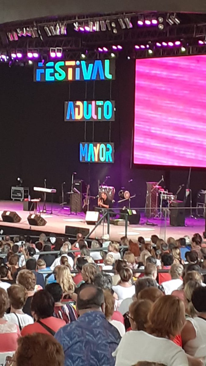 muniSaira's tweet photo. Acompañamos al Centro de Jubilados y Pensionados de #SairaCba al Festival del #AdultoMayor en #VillaMaría, ayer. https://t.co/9v7Qxet1m5