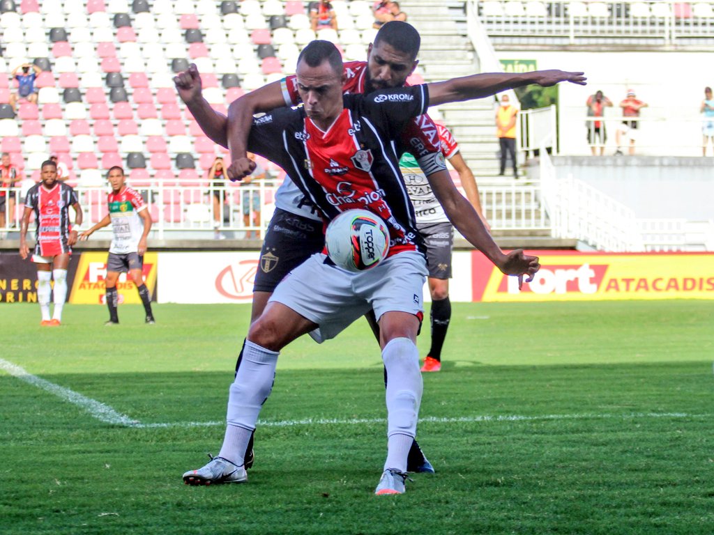 SouJEC's tweet photo. Fim de jogo na Arena.
JEC 1 x 3 Brusque
⚽ Uelber
⚽ Alexsandro, D. Jardel, Fernandinho
8 pontos em 10 jogos. Somos o 11° e podemos encerrar a rodada na lanterna. Último jogo do campeonato contra o Barra. Alguém ainda acredita nesses amadores?
📸 Vitor Forcellini/JEC https://t.co/M4QPnsvA9u
