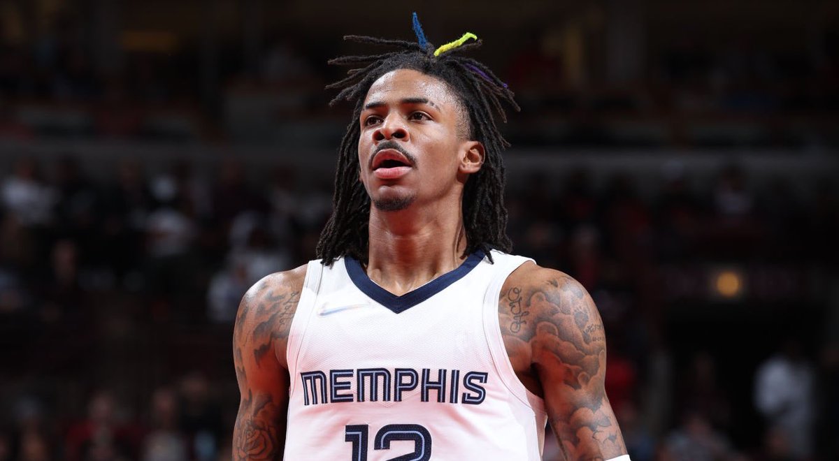 camisa_23's tweet photo. Ja Morant mudou as cores de duas das suas tranças em homenagem ao povo ucraniano 🇺🇦👏🏾🕊

📸 Jeff Haynes https://t.co/dC6CdeqhuW
