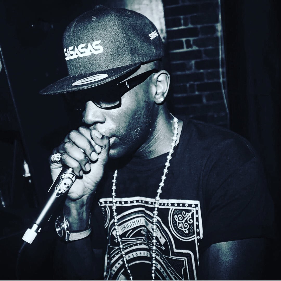frequency_deep's tweet photo. RIP @TheRealSkibz 💔 the #DrumnBass scene hast lost a true legend 😢 our condolences go out to Skiba’s family 🙏🏻

#RIP #Junglist #Legend #drumandbass #DnB #Junglistmassive https://t.co/vm0hH5eJLP