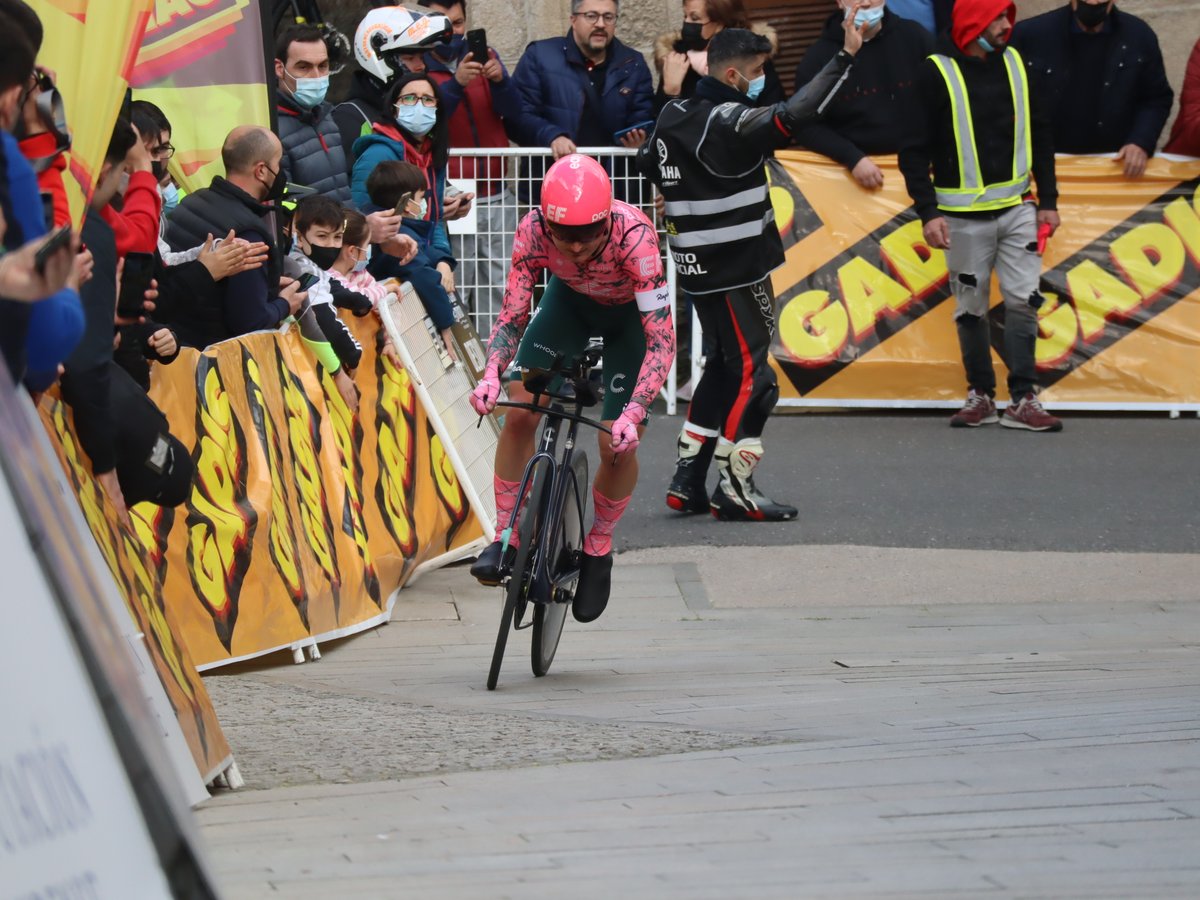 migcumbraos's tweet photo. Emotivo triunfo del ucraniano Mark Padun en la la útlima etapa de @ograncamino_igt . Grande Padun!!! https://t.co/pChn4hfb5M