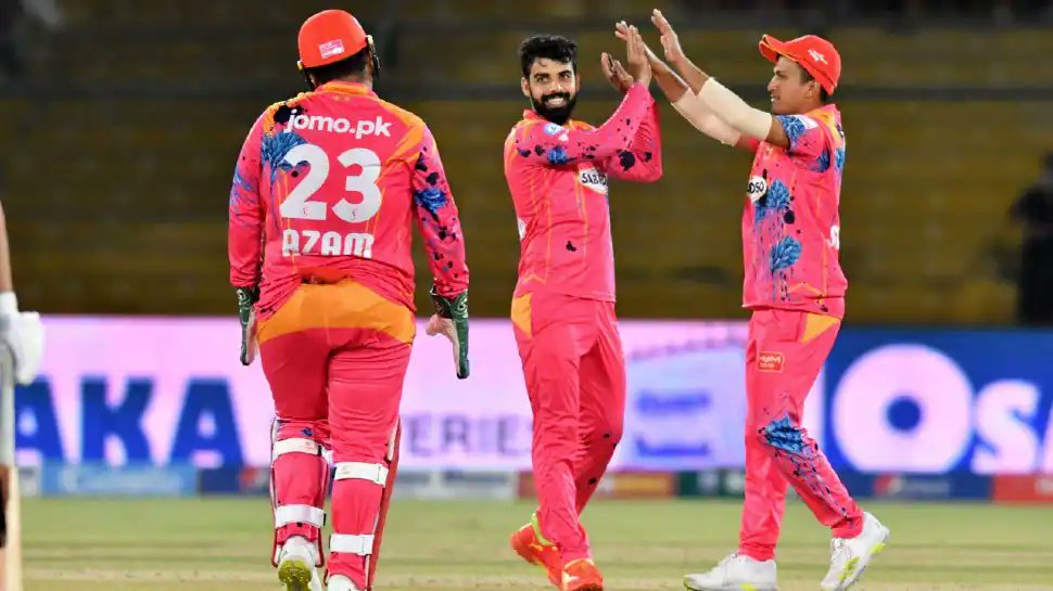 wahabspeak's tweet photo. Shadab Khan won the PSL 7 Bowler of the Tournament award.

Shadab Khan finished the tournament with 19 wickets in 9 matches with an economy rate of 6.47.

#HBLPSL7 l #LevelHai l #MSvLQ I #HBLPSLFinal | #PSL7 https://t.co/zgXMmqGel7