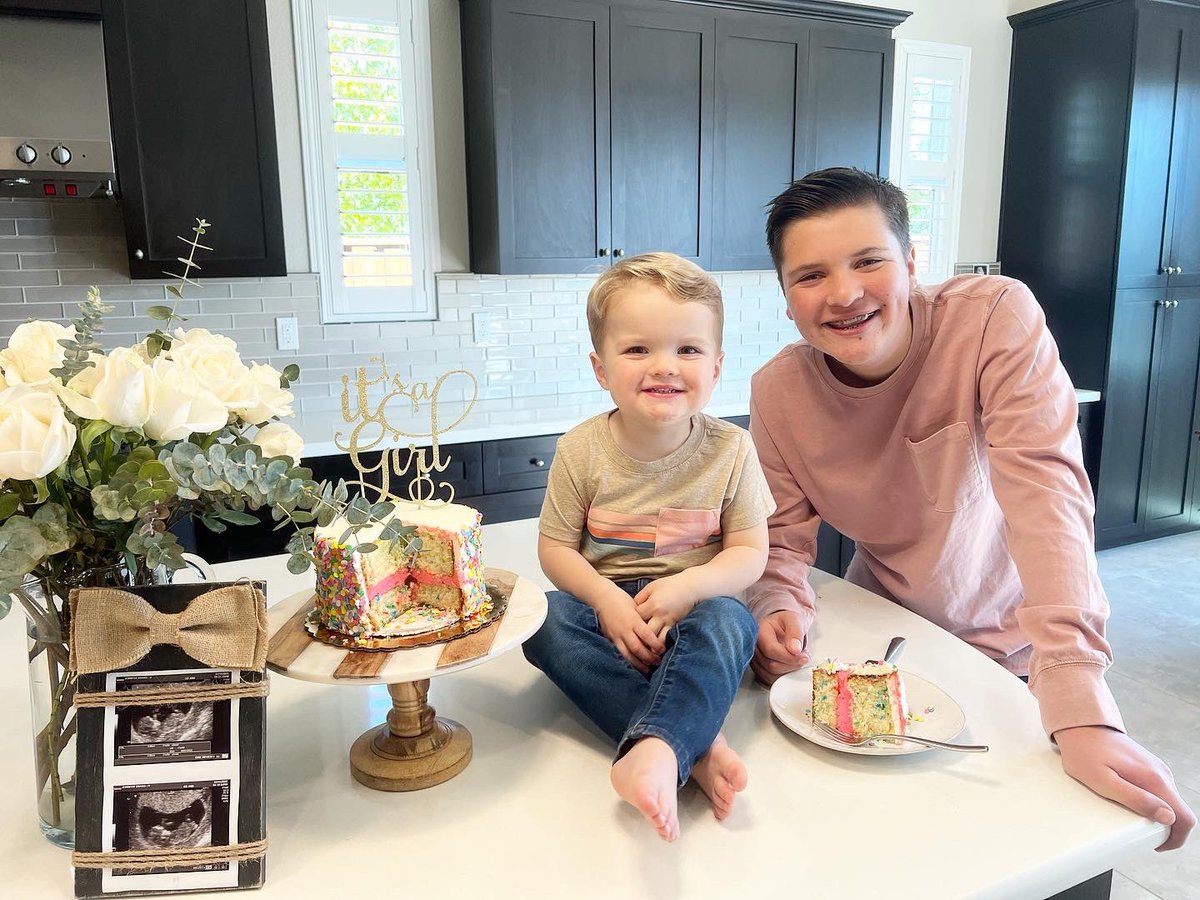 JennEricksen's tweet photo. She’ll be the icing on our cake 🎀

Baby Girl Ericksen | Coming Labor Day 2022 https://t.co/BjAaM2E6Mn