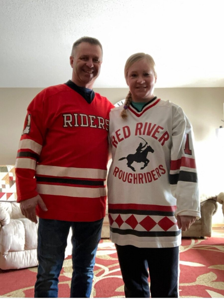 Congratulations Red River Hockey and Coach Skarperud on winning State in 2022.