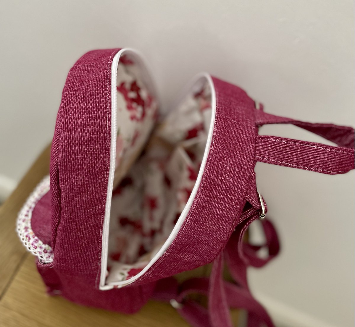 flashMHandmade's tweet photo. The new mini backpack in cotton plum fabric is now finished and it’s ready to go on to the #etsyshop. Here it is…
Please get in touch via bio for more details…
#brumhour #crazybizparty #UKGiftHour #ukmakers #hamdmadehour https://t.co/oMTuF68703