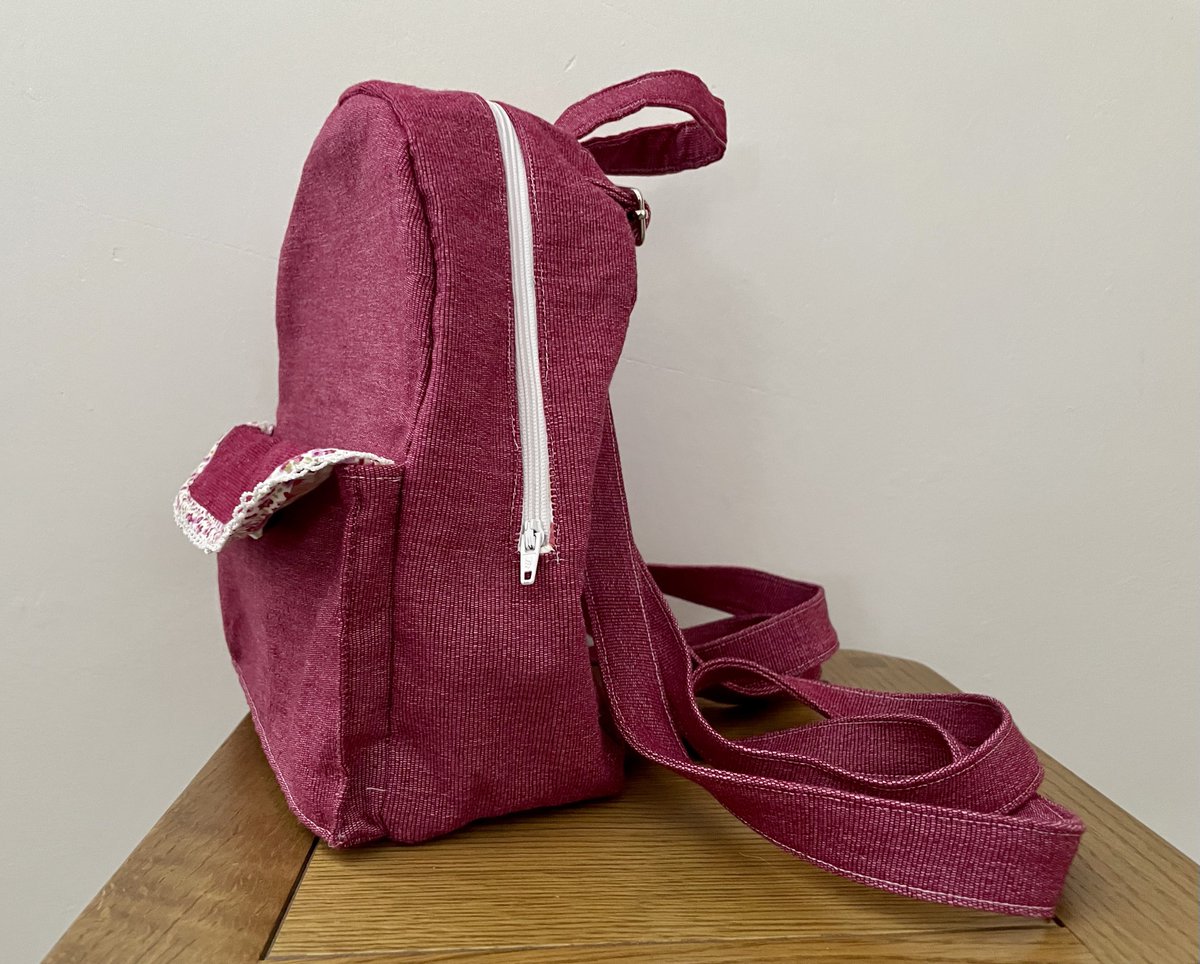 flashMHandmade's tweet photo. The new mini backpack in cotton plum fabric is now finished and it’s ready to go on to the #etsyshop. Here it is…
Please get in touch via bio for more details…
#brumhour #crazybizparty #UKGiftHour #ukmakers #hamdmadehour https://t.co/oMTuF68703