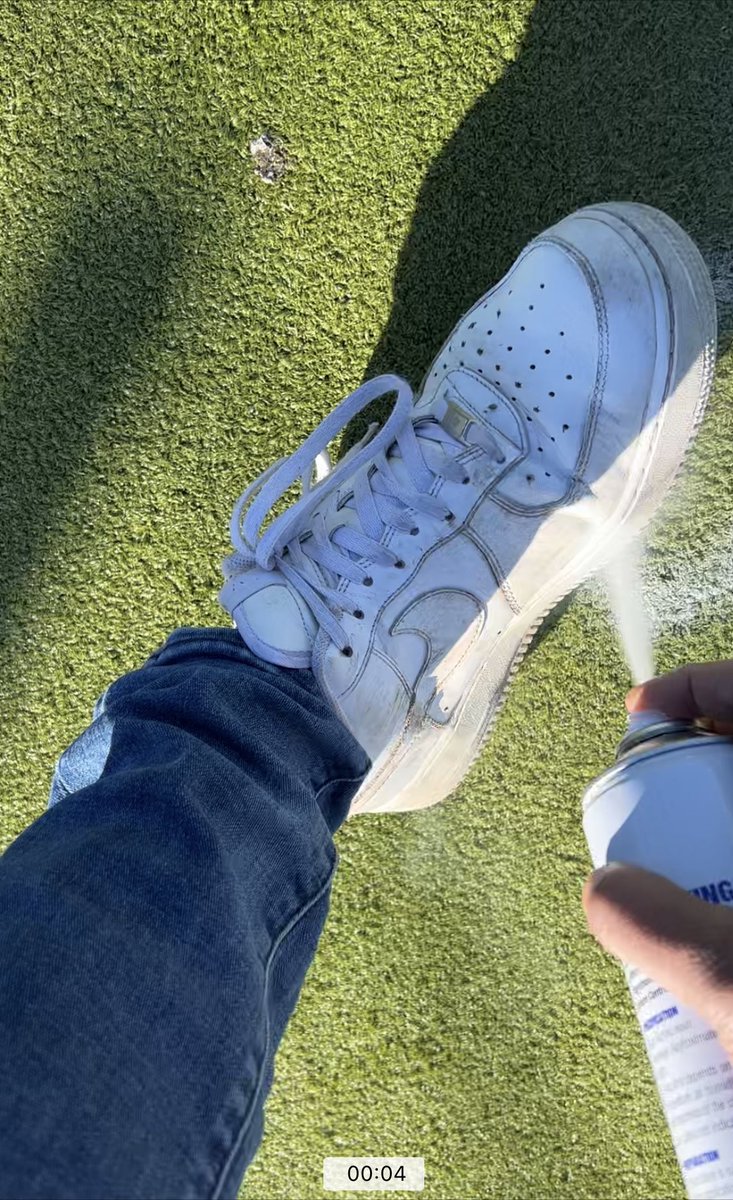 gurmejsp's tweet photo. How it goes down @Barford_Tigers for a National League Game:- Spray the lines because the school has no money to do it; use the can to spray my Air Force 1s because they are dirty, then watch the lads go top of the league with a 3-1 win vs Harborne. #EnglandHockey #Barford https://t.co/ERZKFbRH8a