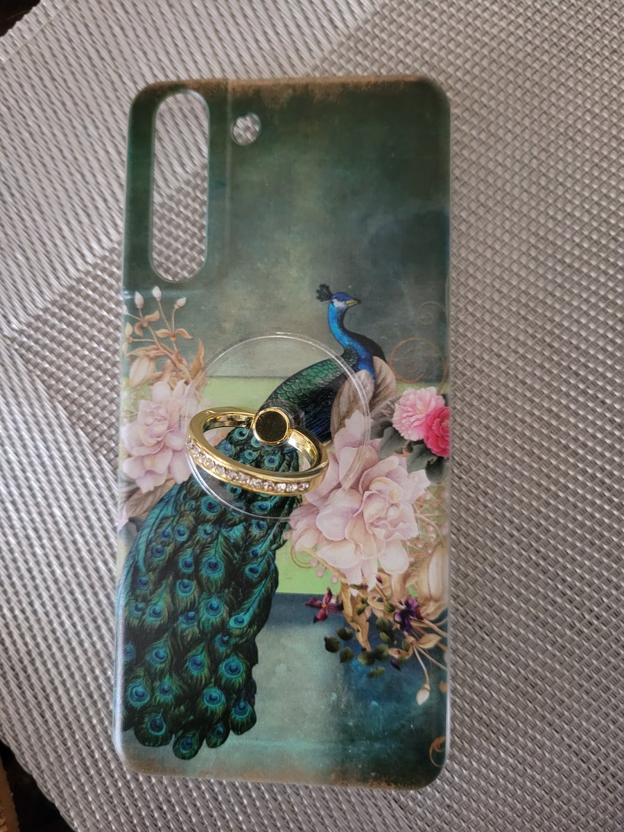 I'm having an obsession with peacock/feathers.
New phone case, credit card wallet. https://t.co/D0EIwW6Aq7
