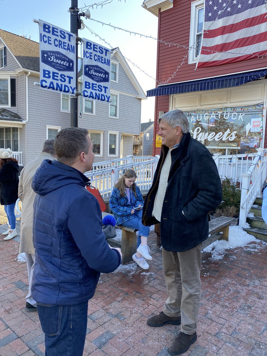 AlexisPHarrison's tweet image. Thank you @SenatorHwang for ice cream &amp;amp; celebrating parents choice! Great company in #FairfieldCT including @bobforgovernor @JaymeStevenson @KimberleyHealy1 🇺🇸 Thank you Saugatuck Seeets! 🍭🍦