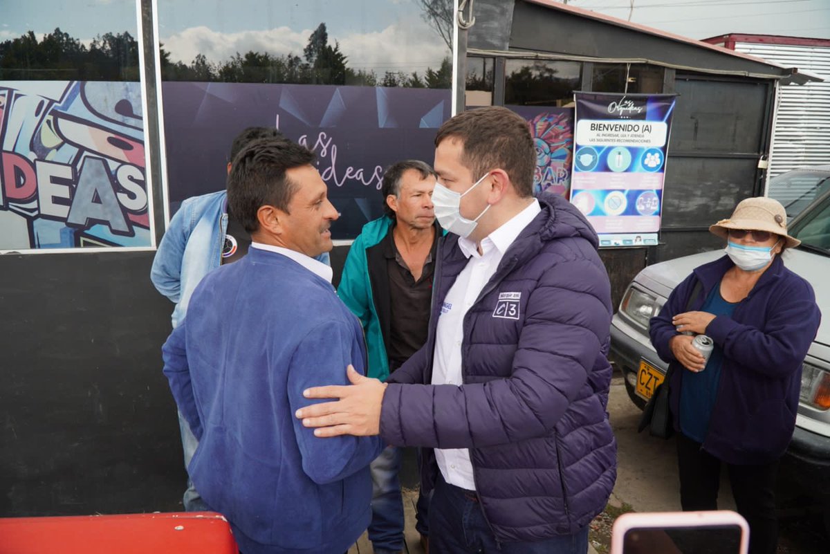 MIgueBarretoC's tweet photo. 🚙 #LaRutaDelProgreso llegó a Chiquinquirá.
🙌🏻 Chiquinquireños, gracias por este caluroso recibimiento. https://t.co/pN094xB4rN