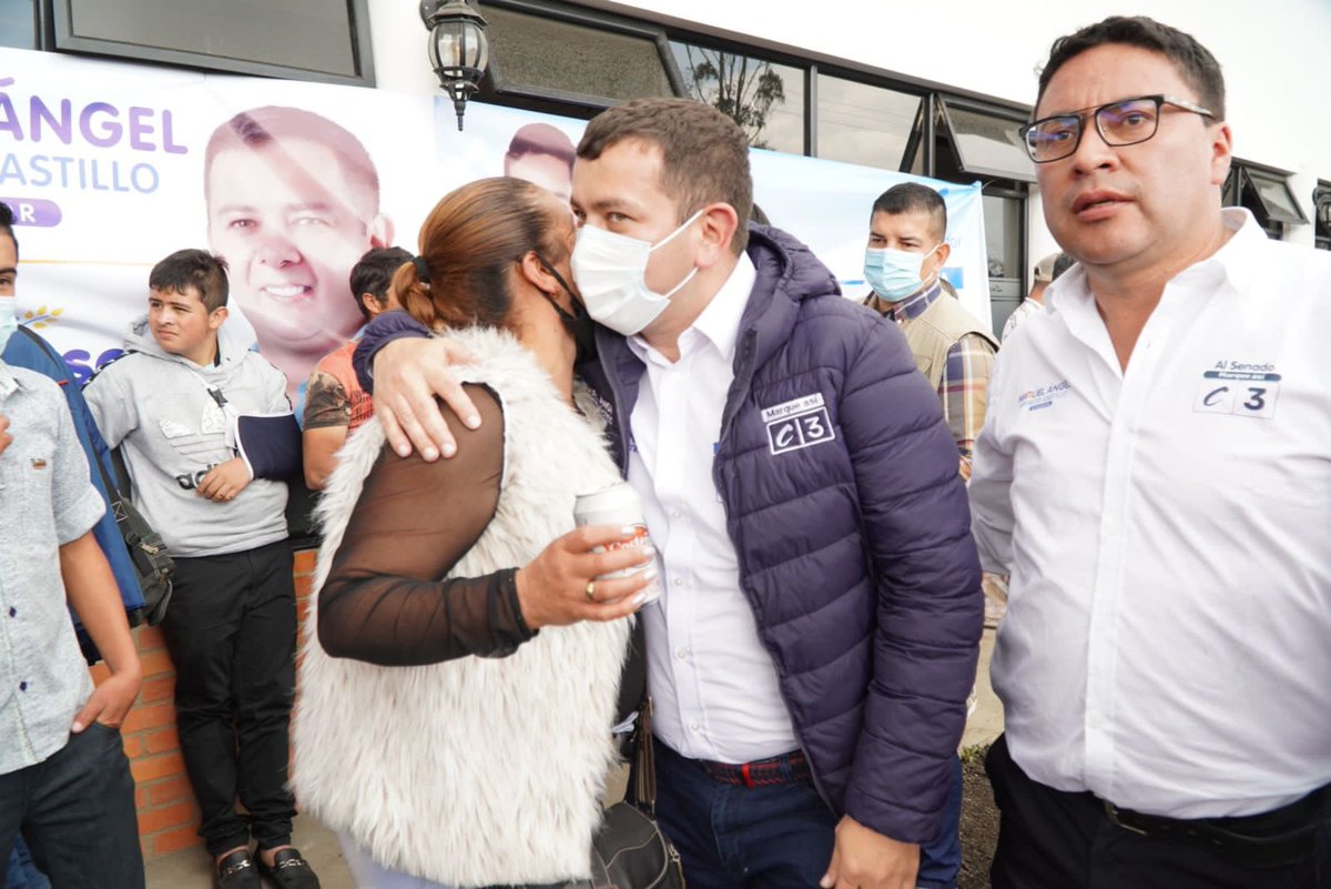 MIgueBarretoC's tweet photo. 🚙 #LaRutaDelProgreso llegó a Chiquinquirá.
🙌🏻 Chiquinquireños, gracias por este caluroso recibimiento. https://t.co/pN094xB4rN