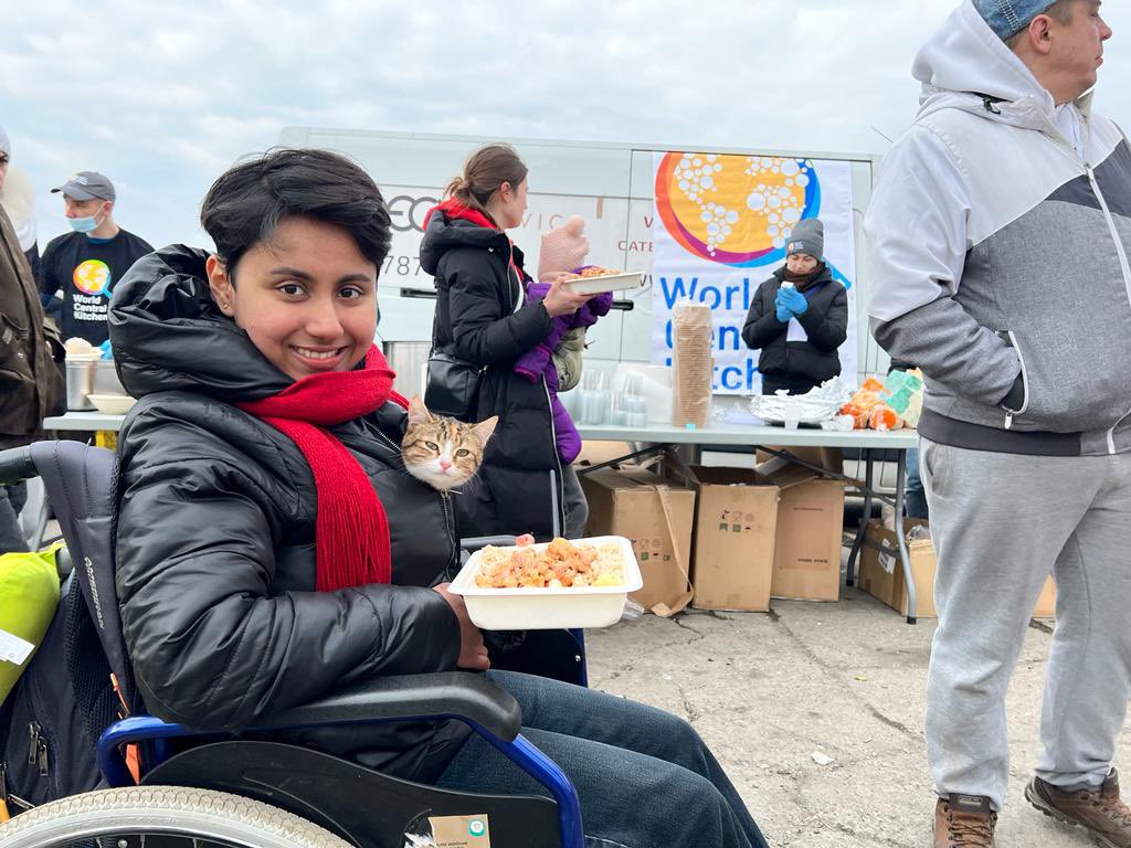 This is Shatabdi &amp; her cat Crimsee! 🐈 They overnighted in a bunker in Ukraine, then walked 60 kilometers &amp; waited 12 hours in line at the border with no food before meeting the <a href="/WCKitchen/">World Central Kitchen</a> team. She was having trouble walking &amp; found the wheelchair on the way. #ChefsForUkraine 🇺🇦