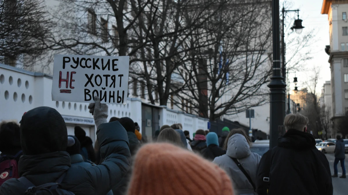 Митинг нет войне. Митинги в Москве против войны. Антивоенные протесты в Москве. Протесты против войны с Украиной. Митинг против России в Украине.