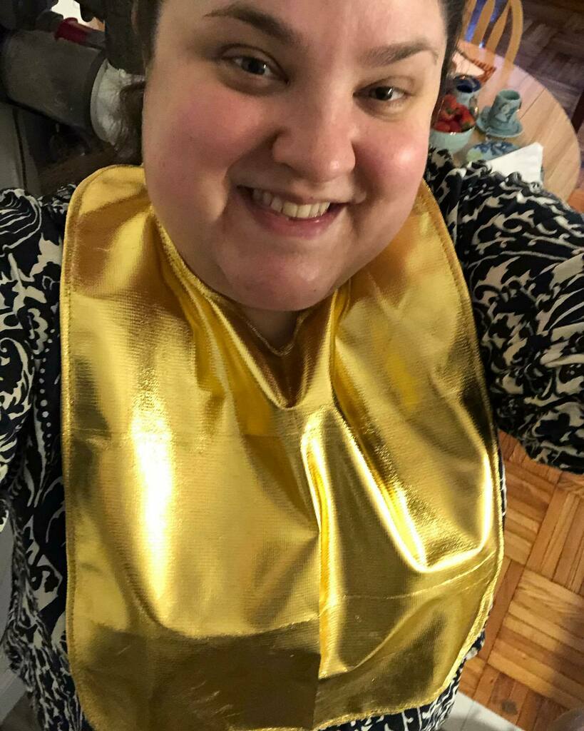 TheRealTavie's tweet photo. ADULT BIB WEARER!!! #fancybib #goldbib #goingfullbib https://t.co/ZbHyaIsnFs https://t.co/oJG9EC1kxB